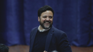 Con miras al Congreso: ex convencional Ignacio Achurra renuncia a la Segegob