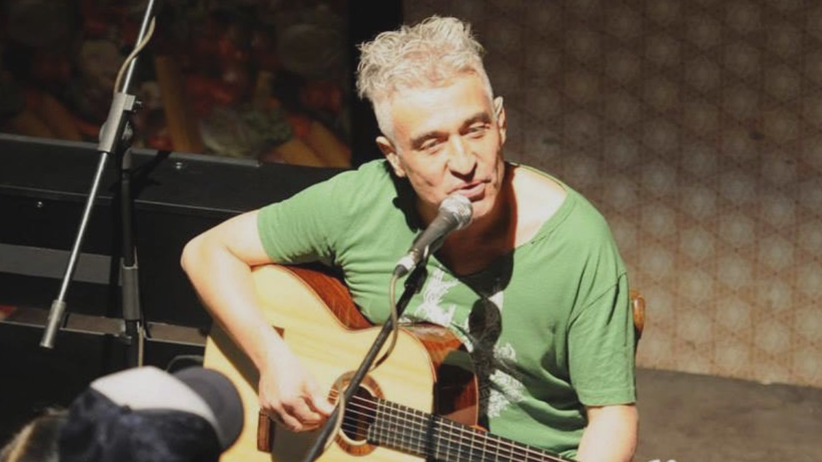 Jorge González sorprende con su vuelta a la música y estrena sus primeras canciones en 7 años