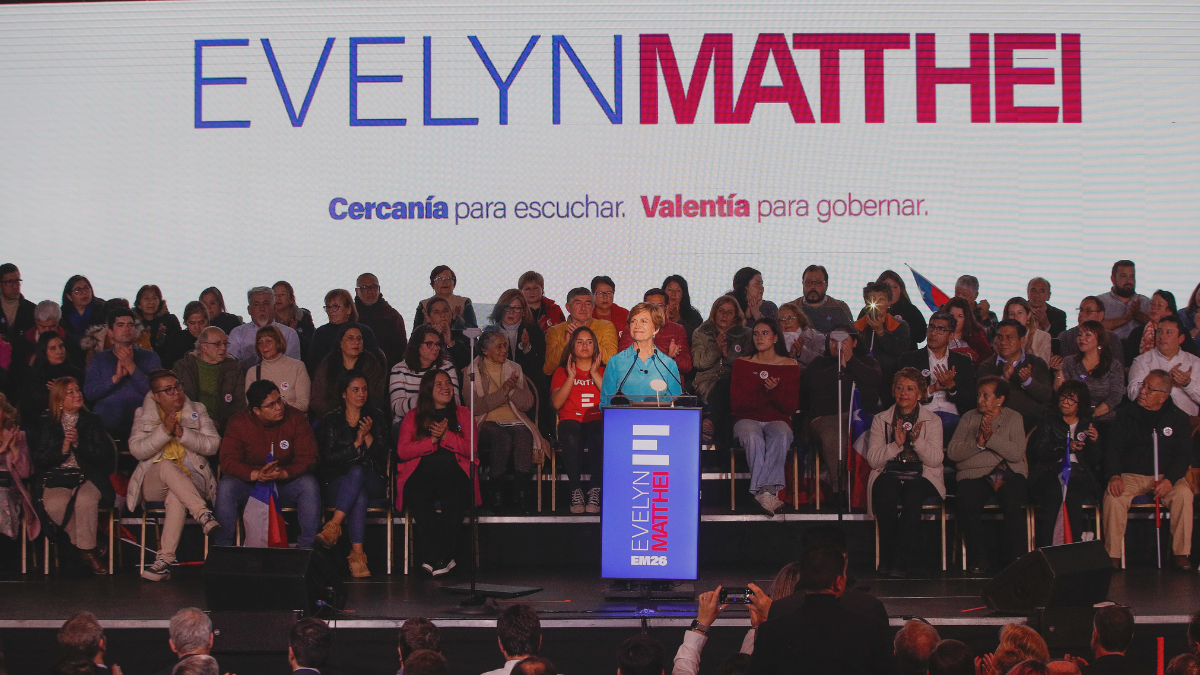 Chile Vamos descarta bajar a Evelyn Matthei y reitera
