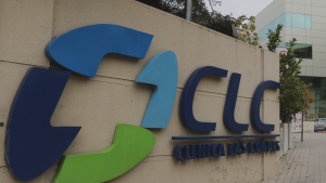 FNE pone la lupa en compras de Open Kennedy y Clínica Las Condes