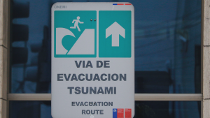 Amenaza de tsunami en Chile: dónde y el horario estimado de la llegada del tren de olas