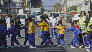 Alerta de tsunami: suspenden clases en comunas costeras entre las regiones de Arica y Los Lagos