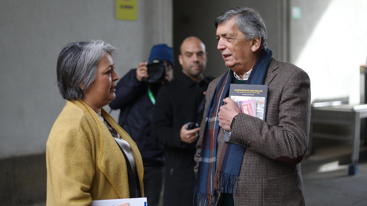 Jara y tensión con Carmona y Jadue: “Hay liderazgos que creen que pueden hablar por mí”