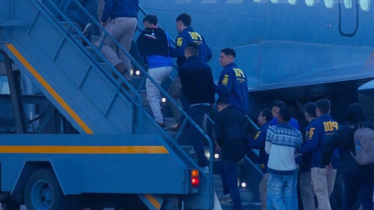 Gobierno concretó vuelo con nuevas expulsiones de extranjeros de Bolivia, Ecuador y Colombia