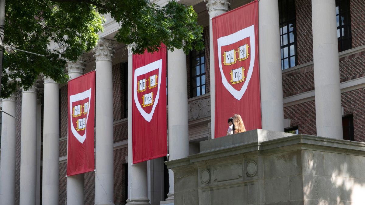 Luego de cuestionamientos de Trump: Harvard cerrará sus oficinas de diversidad