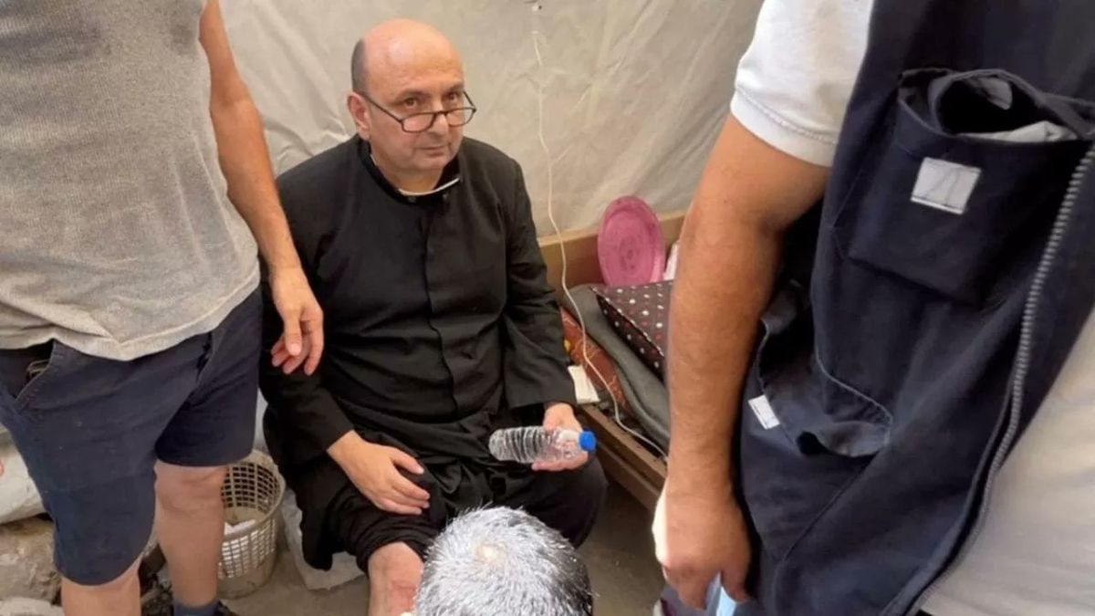 La única iglesia católica de Gaza fue atacada: bombardeo dejó dos muertos y seis heridos