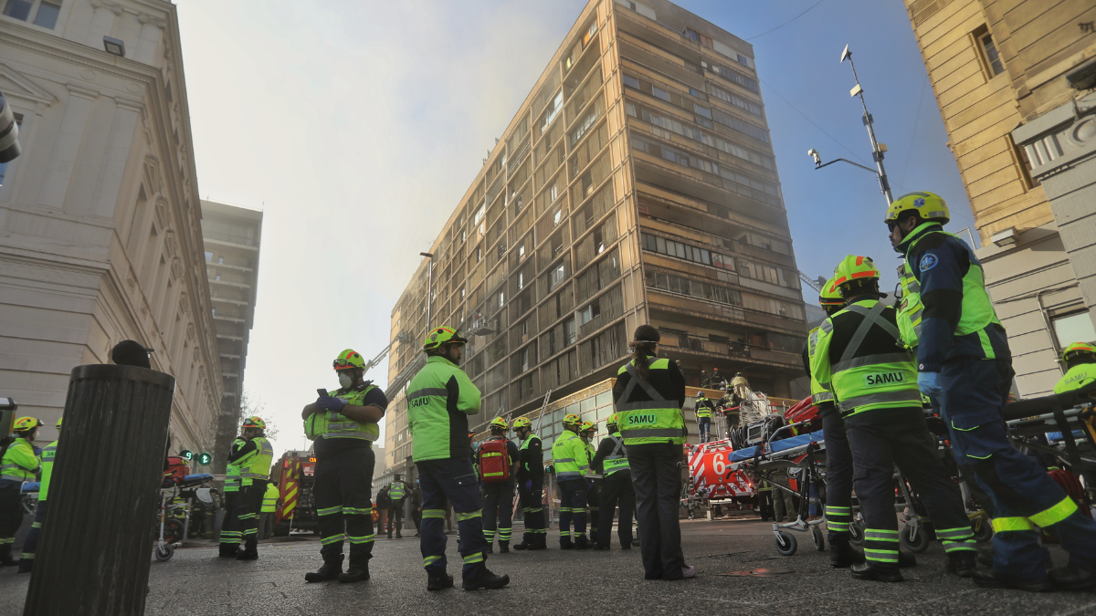 Incendio en edificio de Santiago: dueños de bodegas culpan a arrendatario chino por funcionar sin patente
