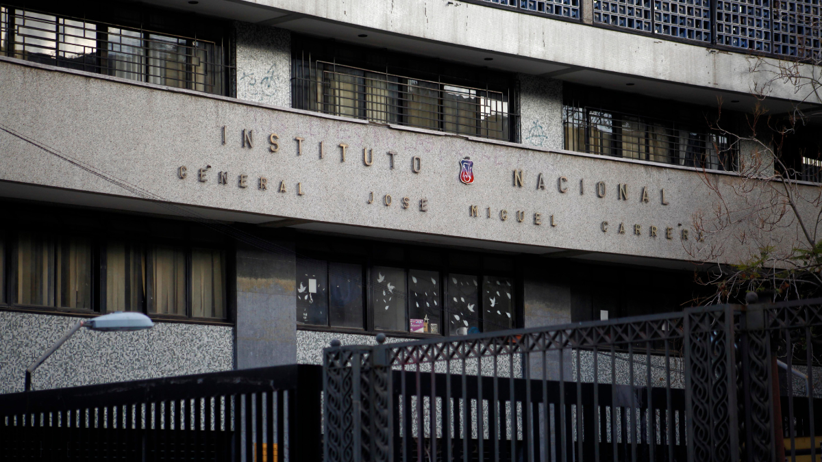 La polémica que generó show drag queen en el Instituto Nacional