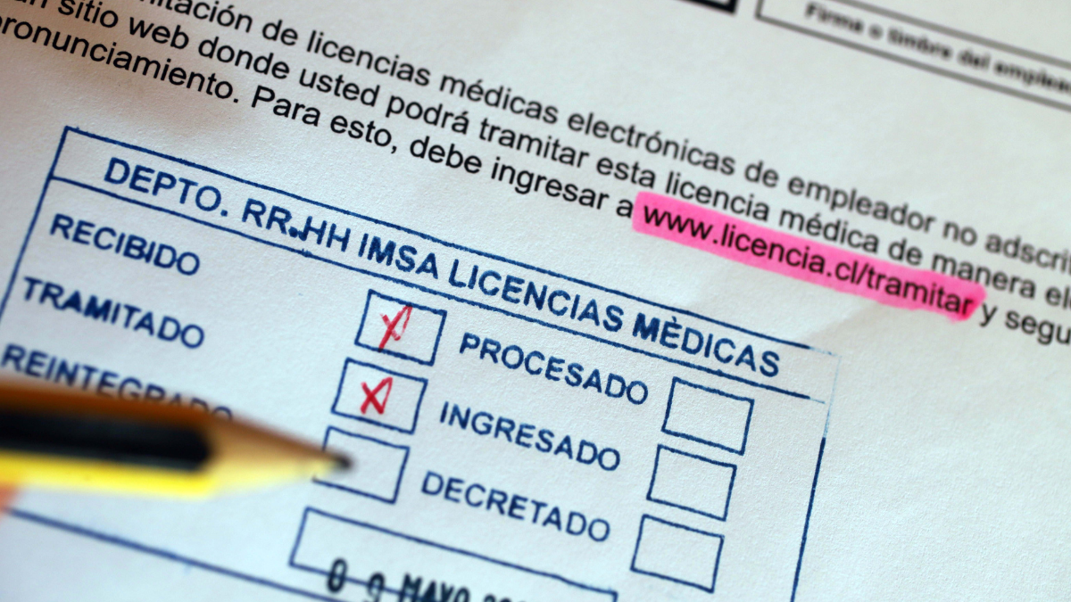 Caso Licencias Médicas: Contraloría detecta más de 9 mil viajes al extranjero en FFAA, Carabineros, PDI y Gendarmería