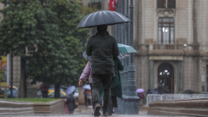 Lluvia en Santiago: bajan las temperaturas y este día volverían las precipitaciones a la RM
