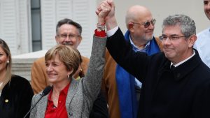 Matthei, Parisi o Mayne-Nicholls: quién representará al centro político en una elección que asoma como polarizada