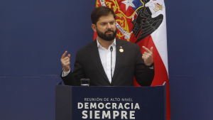 Presidente Boric destaca cumbre Democracia Siempre y responde a las críticas: 