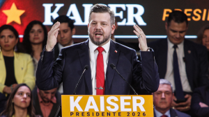 Kaiser fue proclamado como candidato presidencial y atacó duramente a Jara: 