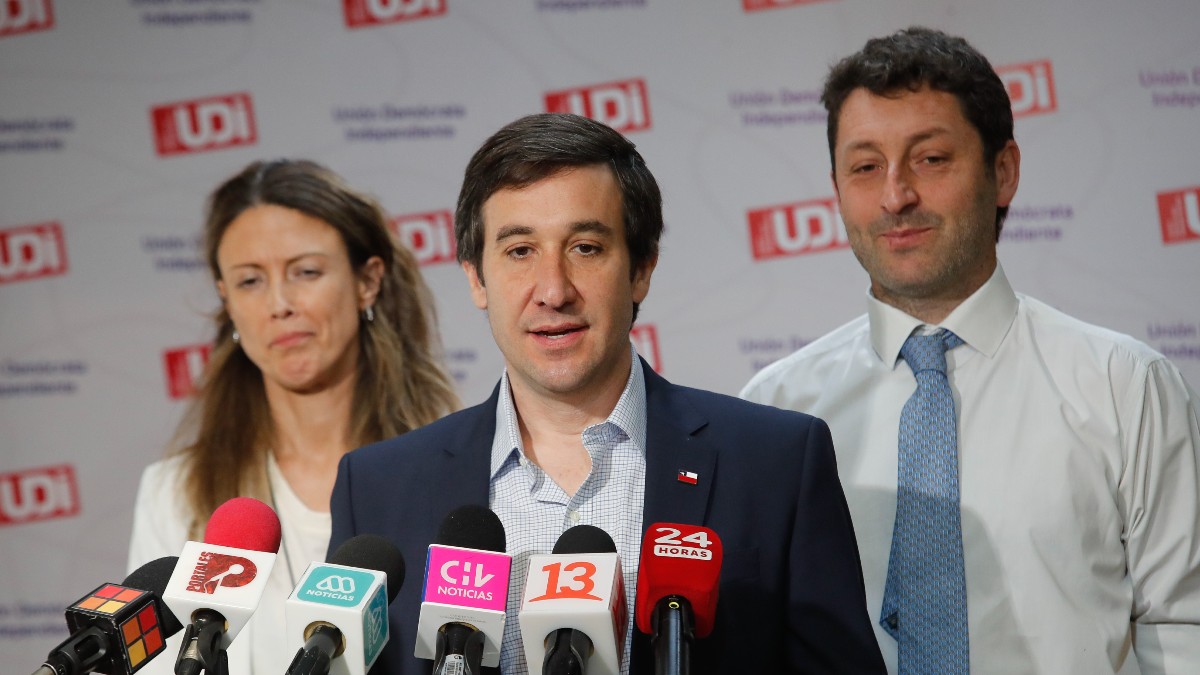 La estrategia de la UDI para revivir la lista única de oposición y convencer al Partido Republicano