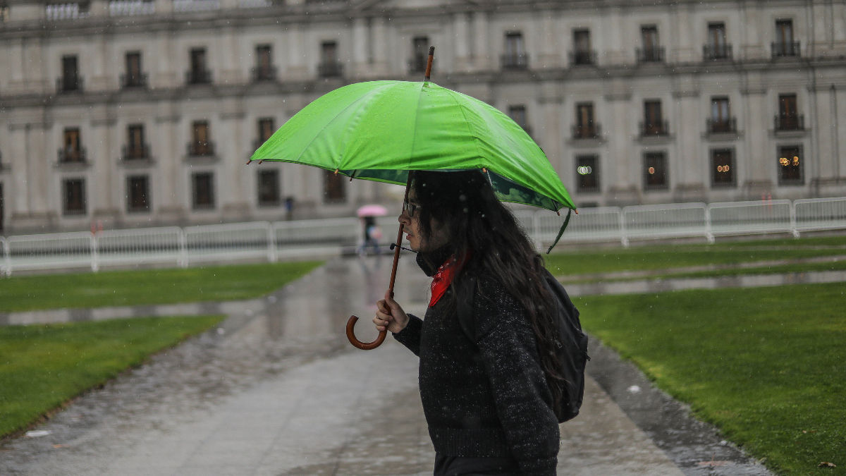 Con viento de hasta 90 km/h: sistema frontal llega a la zona centro sur y estas regiones se verán afectadas