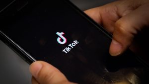 Europa investiga a TikTok por posible espionaje por segunda vez este año: el antecedente del caso de Meta