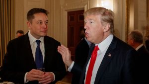 Acciones de Tesla caen casi un 6%: Trump respondió a la posibilidad de deportar a Elon Musk
