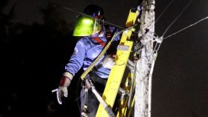 Cortes de luz en Santiago: las 10 comunas que estarán sin servicio este jueves