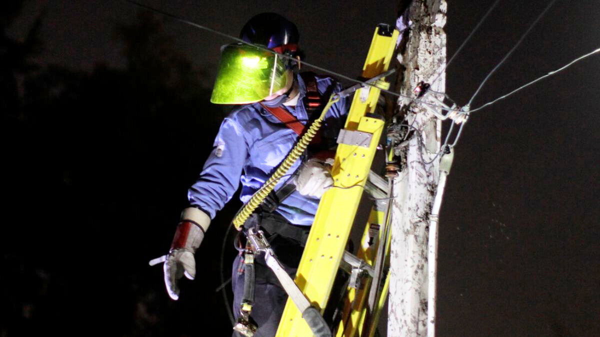 Cortes de luz en Santiago: las 10 comunas que estarán sin servicio este jueves