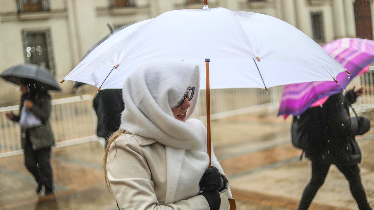 Vuelve la lluvia a Santiago: este es el día en que regresarían las precipitaciones a la capital