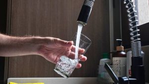 Cortes de agua en Santiago: revisa si tu comuna está entre los sectores afectados