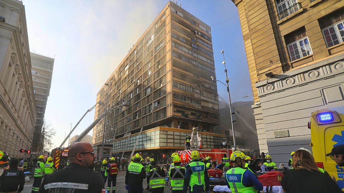 Los problemas que han impedido apagar completamente el incendio en Plaza de Armas