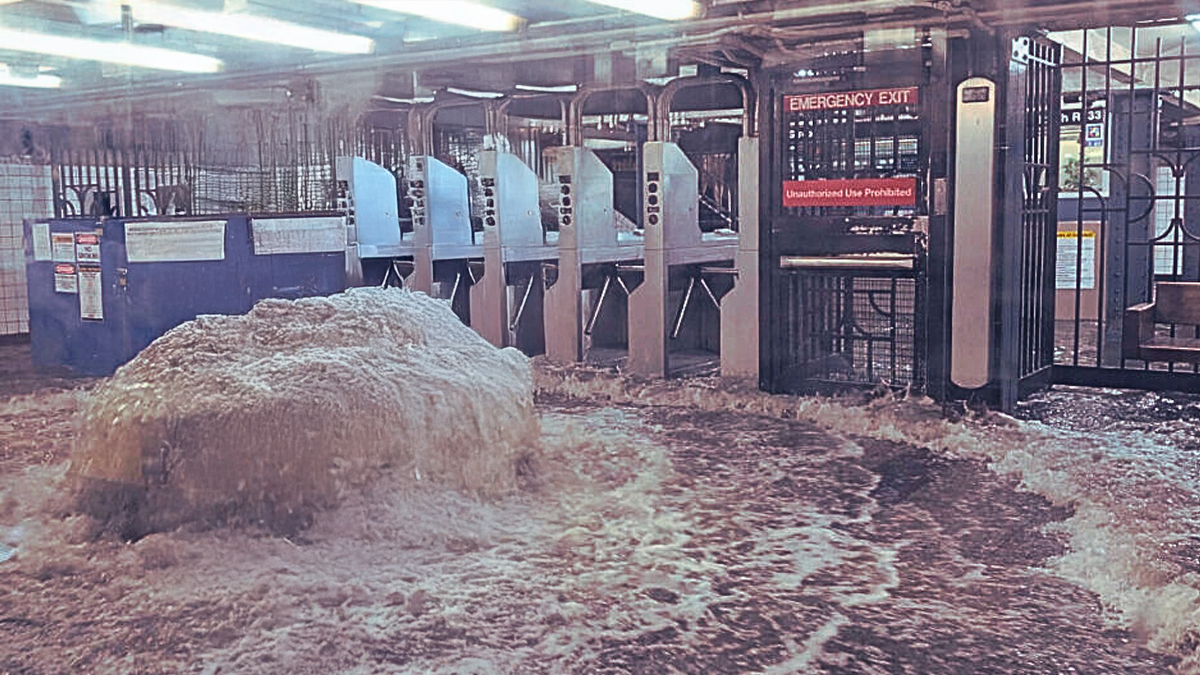 VIDEOS - Las impactantes inundaciones en el metro de Nueva York por las fuertes lluvias
