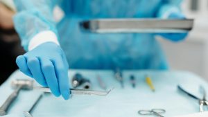 Estas son las dos nuevas cirugías que Fonasa financiará gratis en 45 clínicas del país