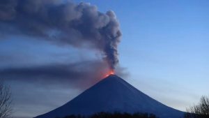 Más estragos en Rusia por el terremoto: volcán Klyuchevskoy entró en erupción