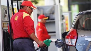 Caen los precios de los combustibles: revisa cuánto bajó la bencina esta semana