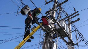 MAPAS - Confirman cortes de luz por más de ocho horas en siete comunas este miércoles