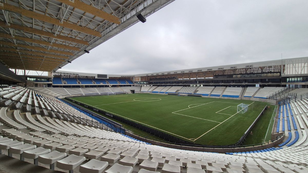 Tras goleada ante Colo Colo: Universidad Católica entra de lleno en venta de entradas y abonos para el Claro Arena