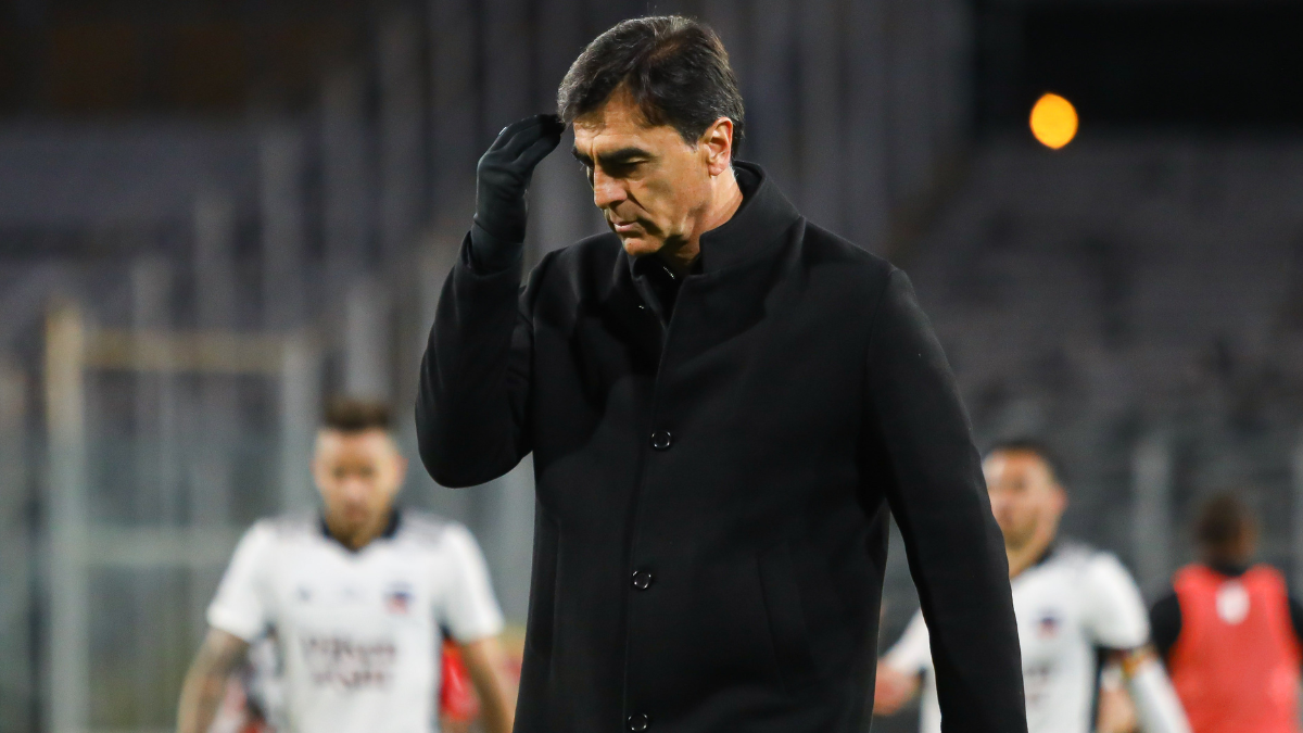 Tras negativa de Gustavo Quinteros: el DT que gana terreno para asumir la banca de Colo Colo