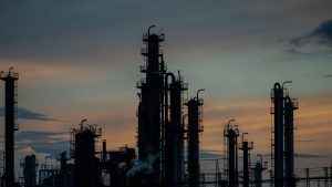 Guía para invertir en materias primas: oro, petróleo y más