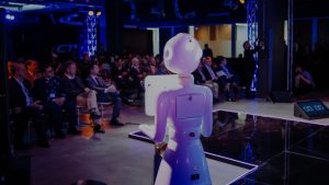 Robots humanoides, simuladores de F16 y metaverso marcan el inicio de la Cumbre Tecnológica INACAP y ACTI