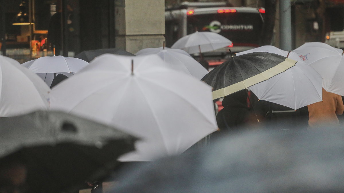 A preparar los paraguas: cuándo vuelve la lluvia a la Región Metropolitana