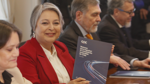 Jeannette Jara presenta programa y abre la puerta a baja en impuesto corporativo tras cita con CPC