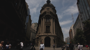 Las negociaciones de la Bolsa de Santiago con empresa detrás de MUT para vender su icónico edificio