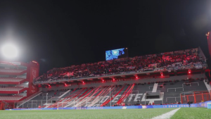 VIDEOS - Papelón sudamericano: hinchas de la U protagonizan graves desmanes en Avellaneda