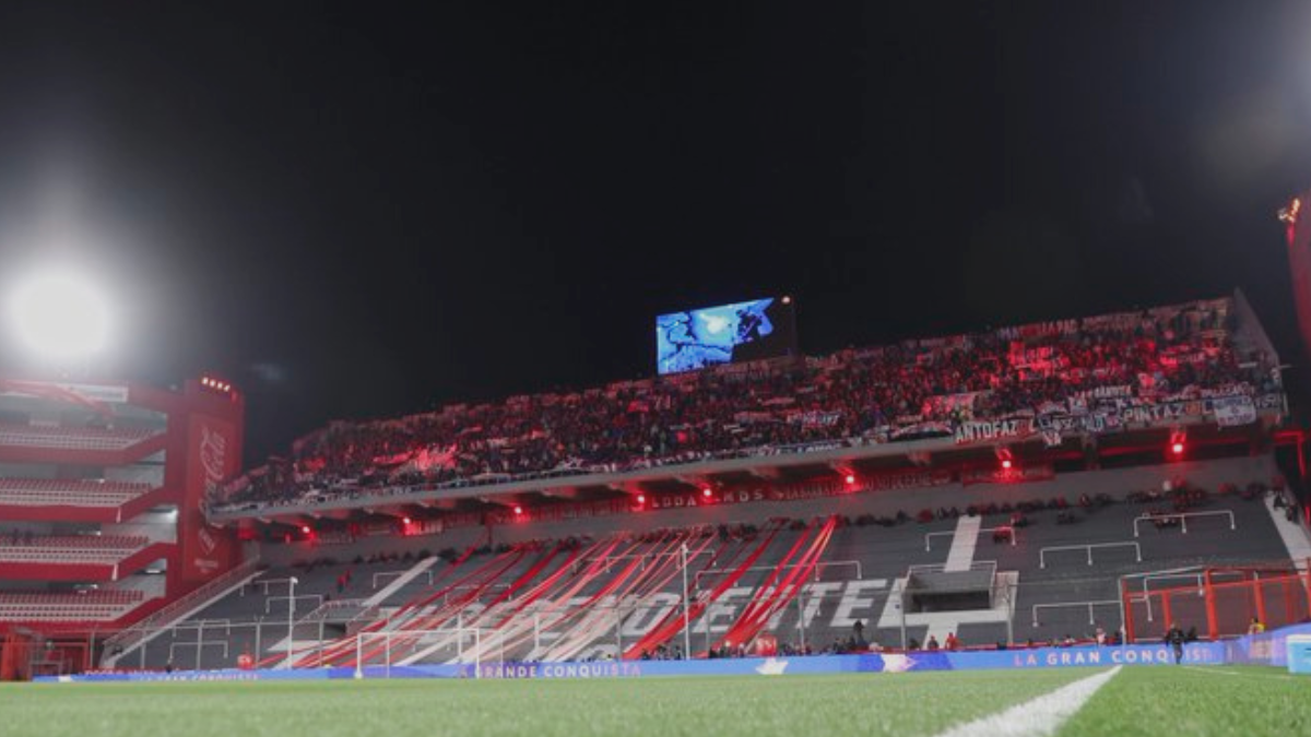 VIDEOS - Papelón sudamericano: hinchas de la U protagonizan graves desmanes en Avellaneda
