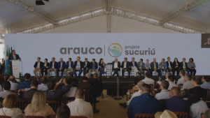 Grupo Angelini hace historia y consigue US$ 2.200 millones para financiar planta de celulosa en Brasil