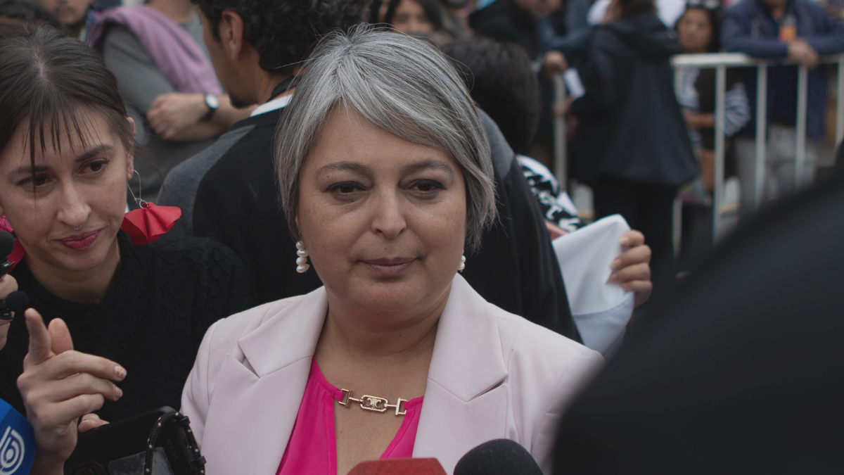 Jeannette Jara golpea la mesa y sale en defensa de Marcel: 