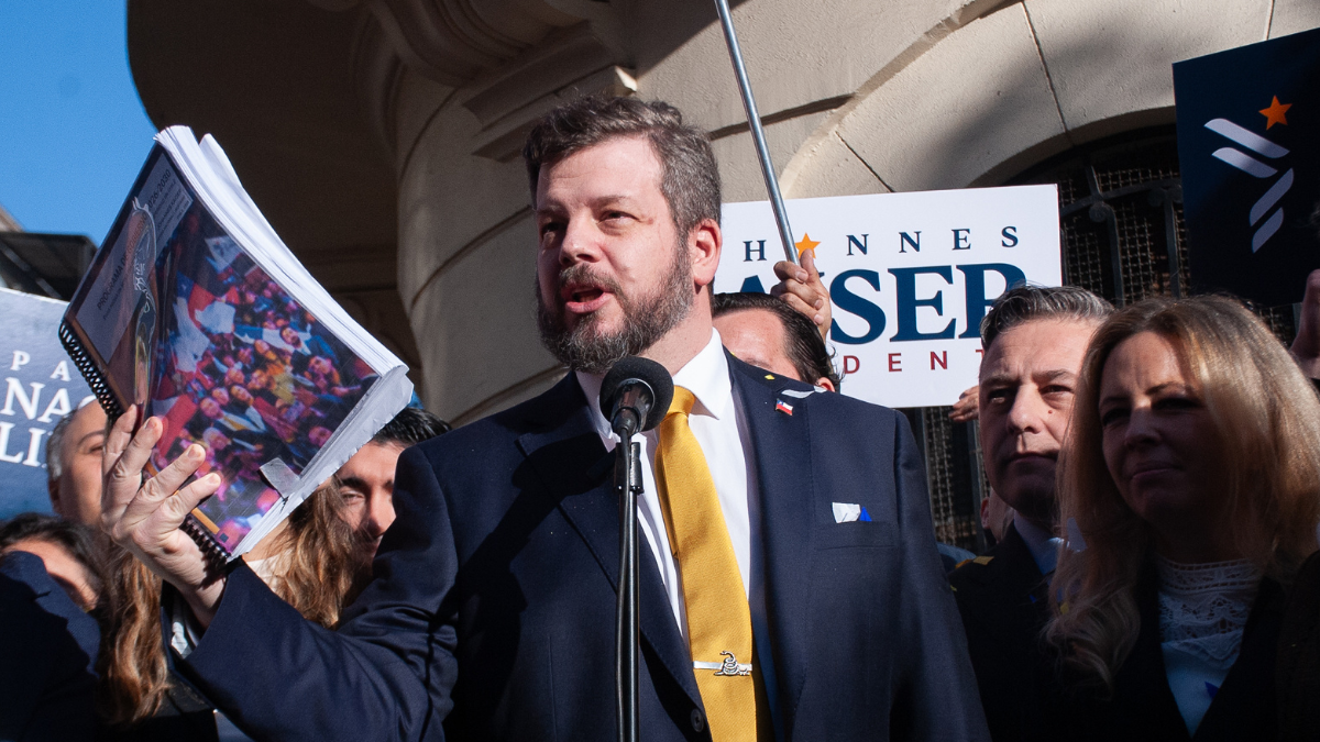 Partido de Kaiser enfrenta sus primeras fricciones internas tras acusación de candidaturas “octubristas”