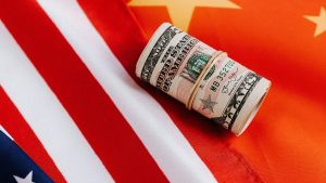 A horas de su término: Estados Unidos y China logran crucial extensión de tregua de aranceles