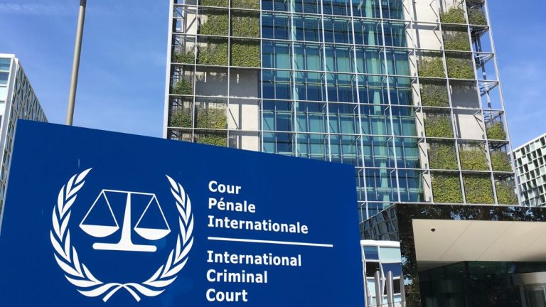 Los motivos por los que EEUU arremetió contra los jueces de la Corte Penal Internacional