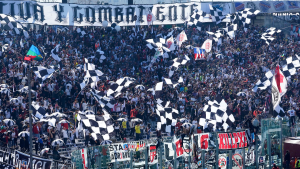 Nueva tragedia en el Estadio Monumental: un hincha de Colo Colo muere tras caer del techo en el Superclásico