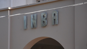 Qué se sabe del profesor del INBA que fue rociado con combustible