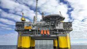 Inteligencia rusa contra Reino Unido: acusan que prepara desastre petrolero para culparlos