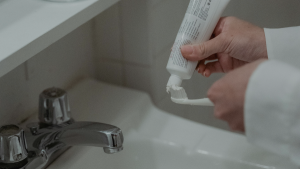 La pasta de dientes que Colgate retiró del mercado por sus riesgos para la salud