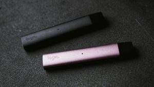 La insólita condena de Singapur para proveedores de vapeadores: arriesgan azotes